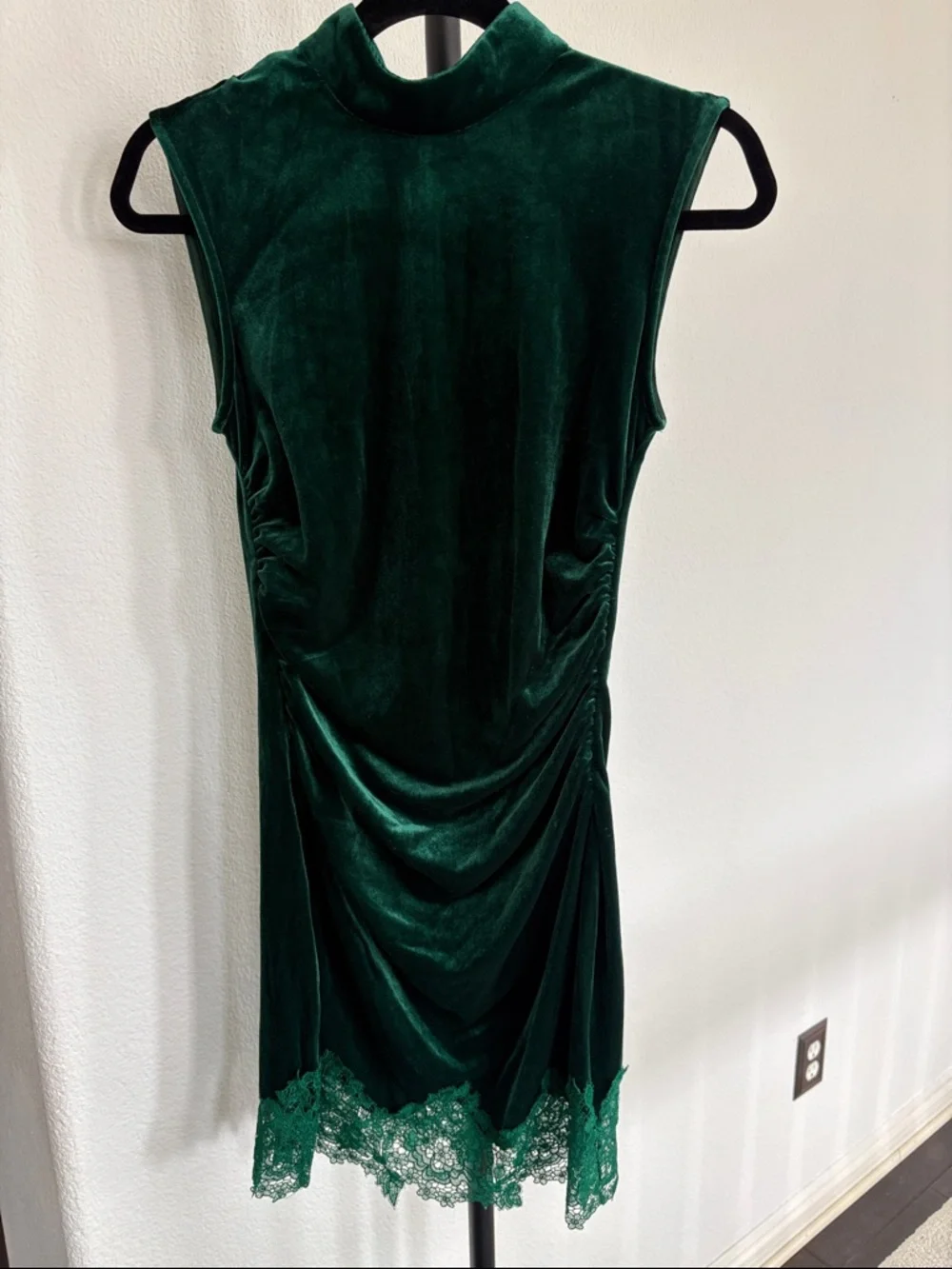 Commense Lace Trim Ruched Velvet Mini Dress NWT Size S - Picture 3 of 6